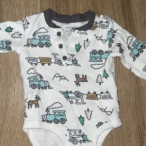 Selling my sons out grown clothes Size:6-9m